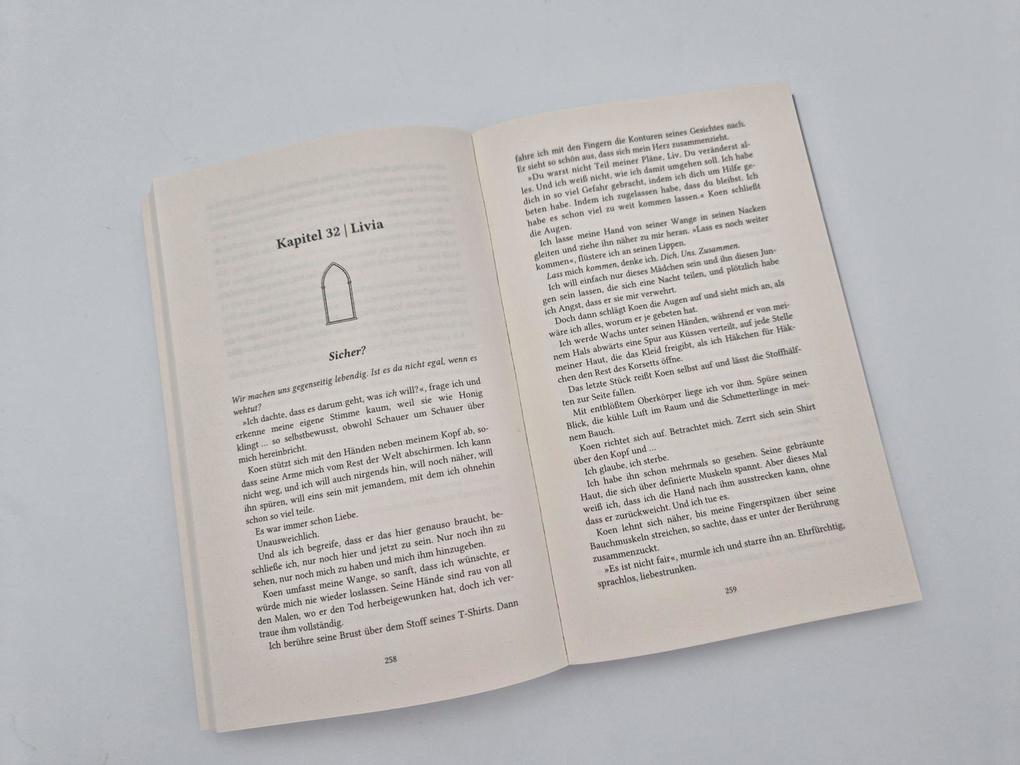 Weitere Ansicht: A Legacy of Silk and Blood | Stefanie Santer