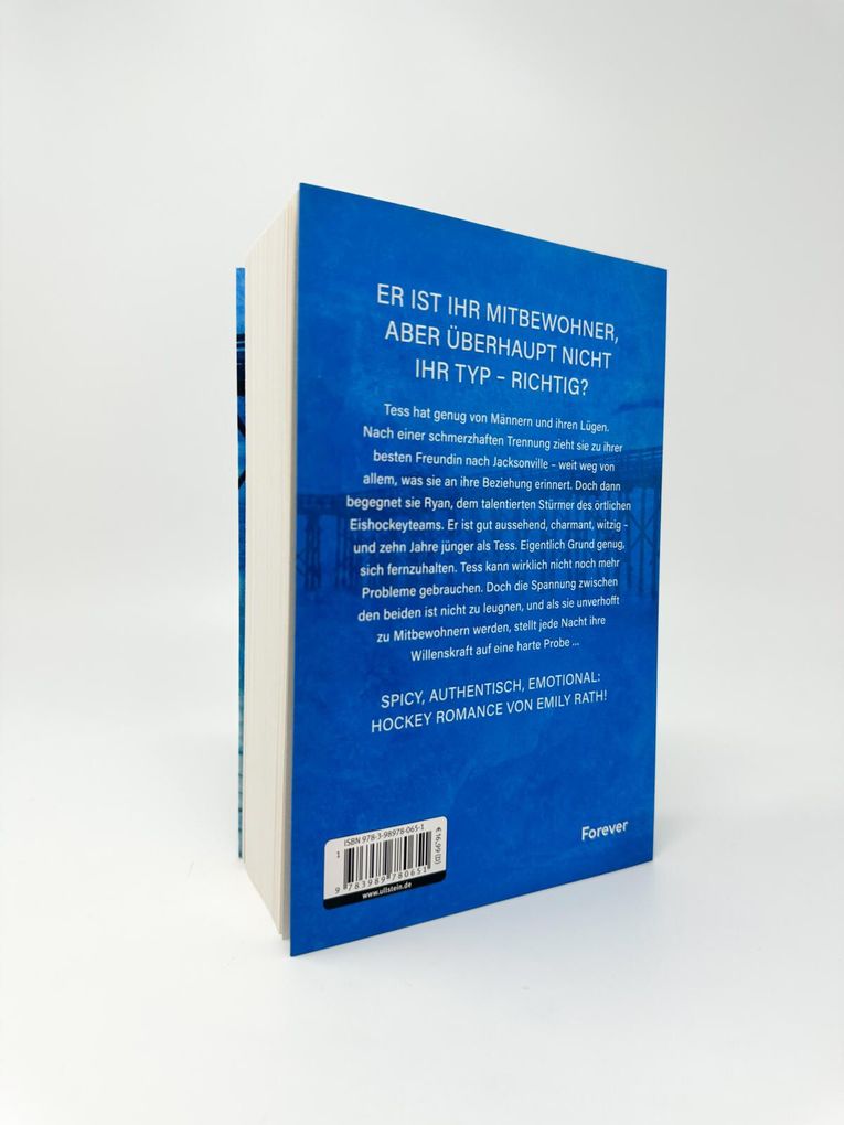 Weitere Ansicht: Pucking Wild | Emily Rath