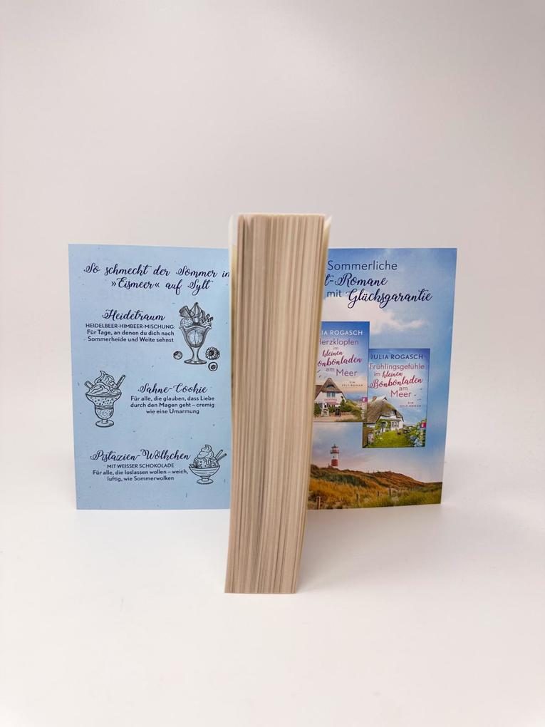 Weitere Ansicht: Sommerliebe im kleinen Eisladen am Meer | Julia Rogasch