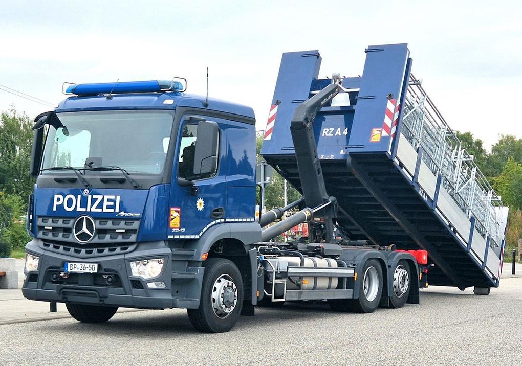 Weitere Ansicht: Polizeifahrzeuge Mercedes-Benz | Alexander Weber