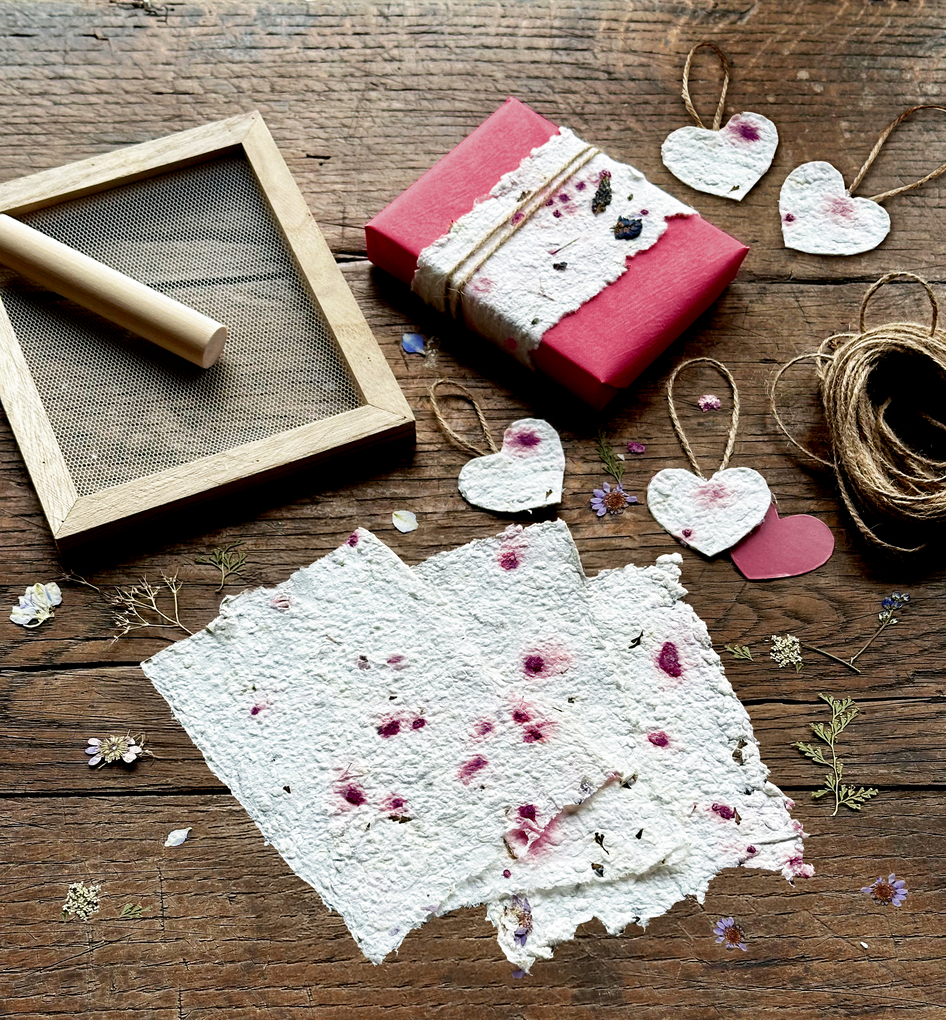 Weitere Ansicht: Papierschöpfen