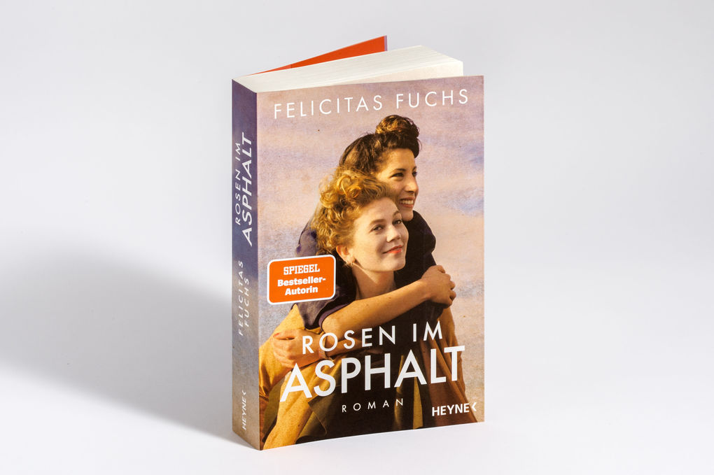 Weitere Ansicht: Rosen im Asphalt | Felicitas Fuchs