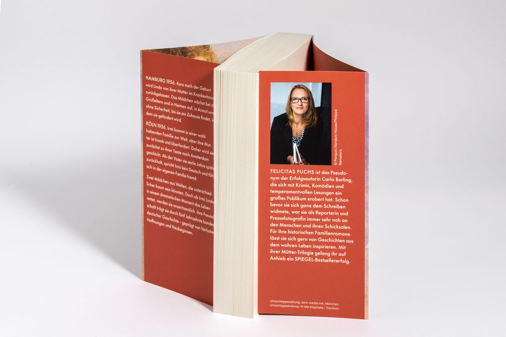 Weitere Ansicht: Rosen im Asphalt | Felicitas Fuchs