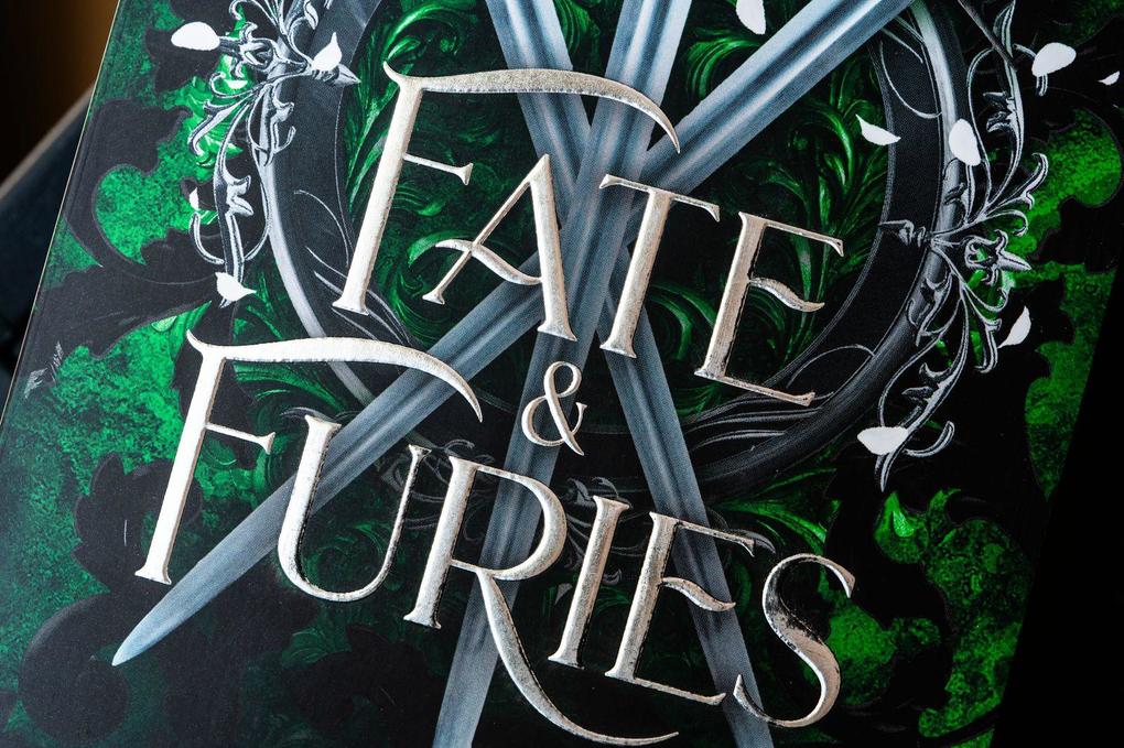 Weitere Ansicht: Fate and Furies | Helen Scheuerer