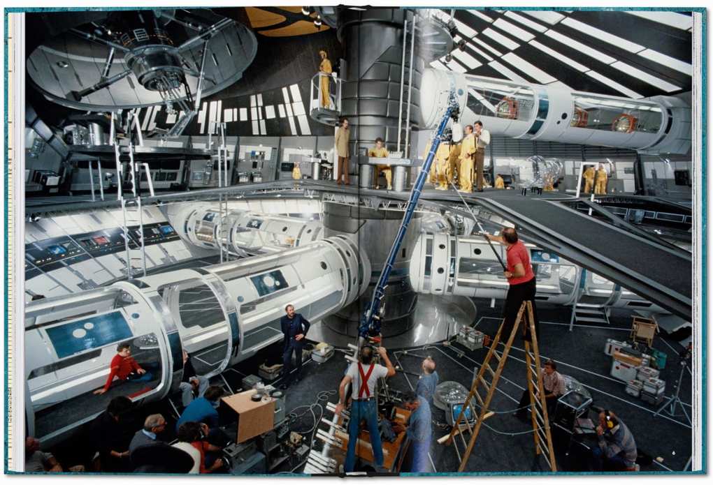 Weitere Ansicht: The James Bond Archives | Paul Duncan