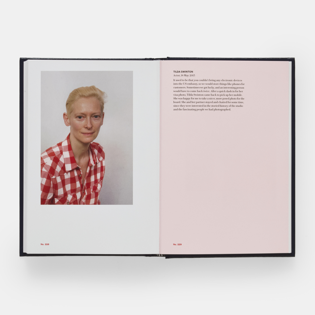 Weitere Ansicht: Passport Photo Service | Philip Sharkey