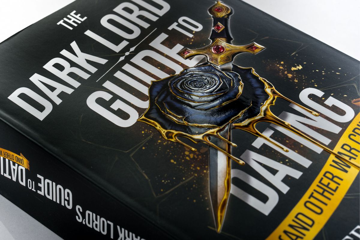 Weitere Ansicht: The Dark Lord's Guide to Dating (and Other War Crimes) | Tiffany Hunt