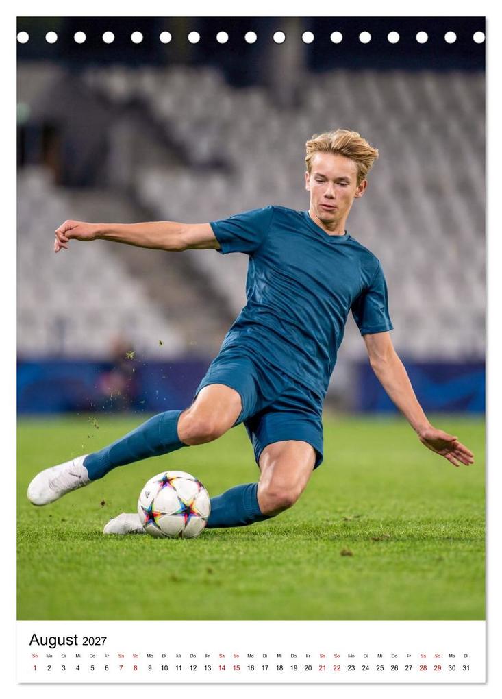 Weitere Ansicht: Am Ball - Dynamik des modernen Fußballs (Tischkalender 2027 DIN A5 hoch), CALVENDO Monatskalender | Calvendo, Lucas Winter