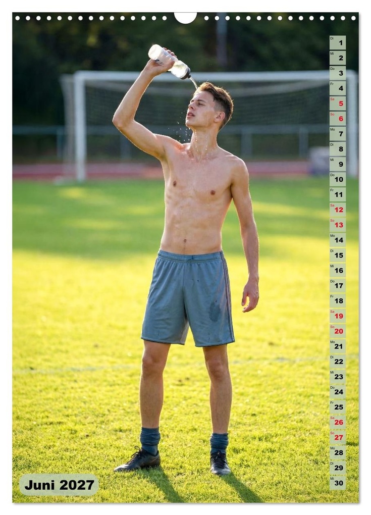 Weitere Ansicht: Nachspielzeit - Athletische Fußballer - sinnlich und intensiv (Wandkalender 2027 DIN A3 hoch), CALVENDO Monatskalender | SF-Design SF-Design, Calvendo, SF-Design