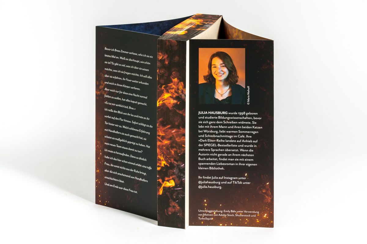 Weitere Ansicht: Rävholm Academy - Flaming Secrets | Julia Hausburg