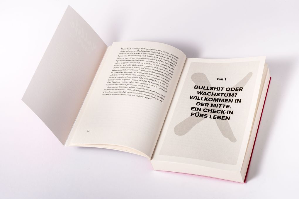 Weitere Ansicht: Woman Out of Service | Nicole Engel, Tina Epking