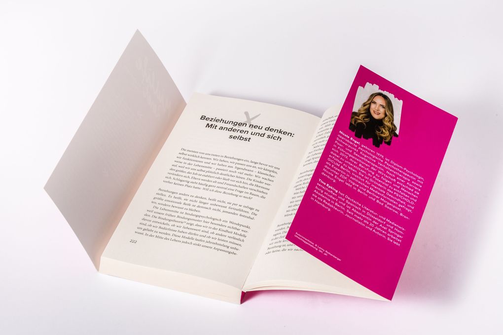 Weitere Ansicht: Woman Out of Service | Nicole Engel, Tina Epking