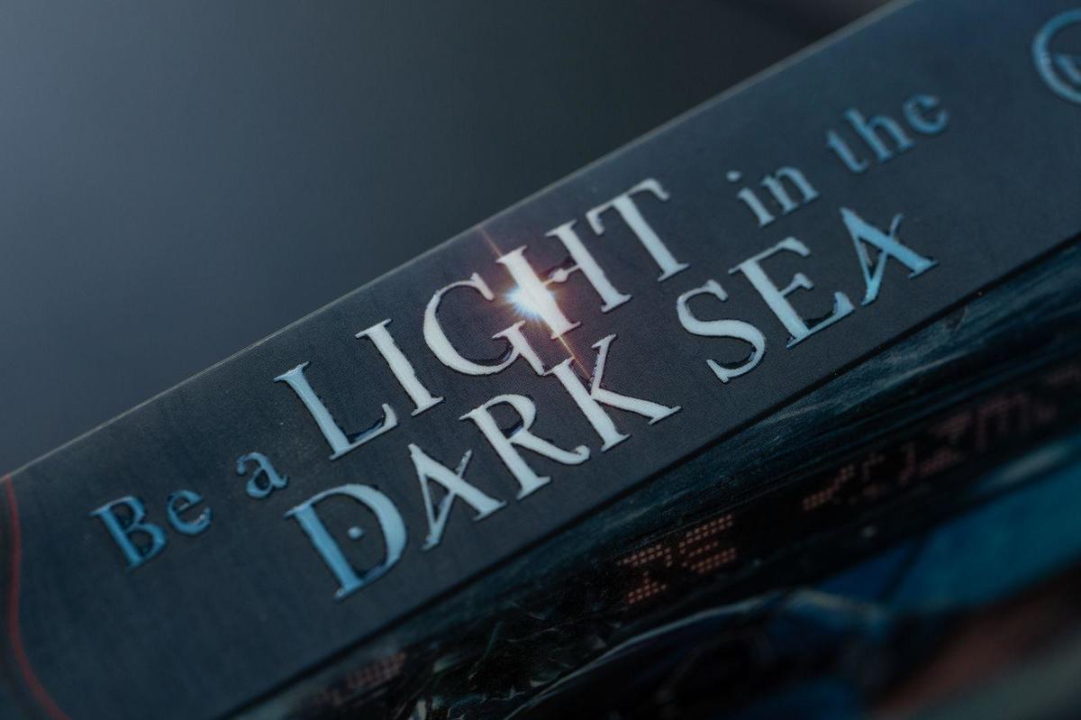 Weitere Ansicht: Be a Light in the Dark Sea 2 | SoftCoral