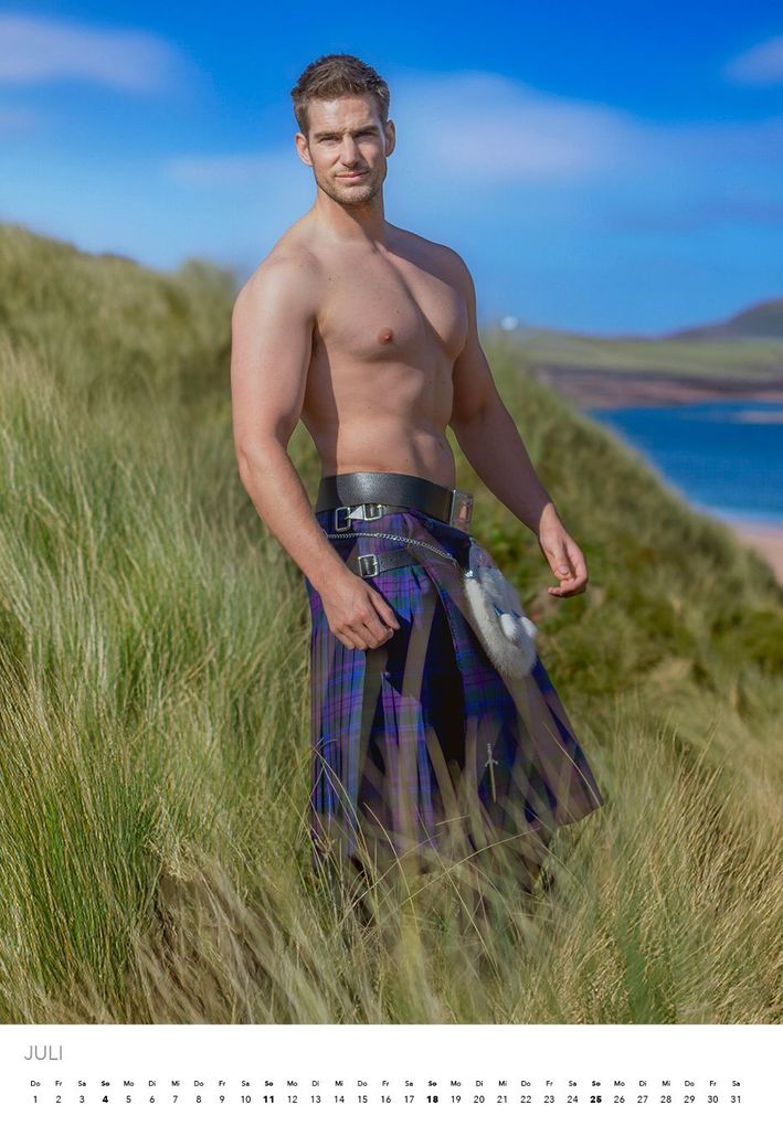 Weitere Ansicht: Men in Kilts Kalender 2027