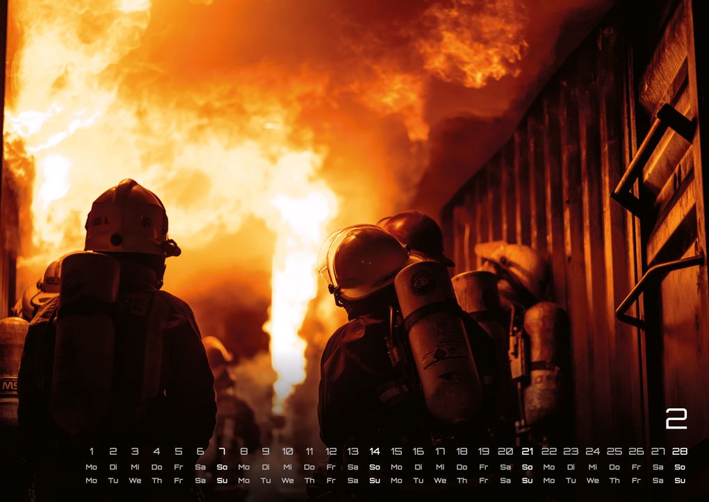 Weitere Ansicht: FIREFIGHTER - Retter in der Not - Feuerwehr - 2027 - Kalender DIN A2