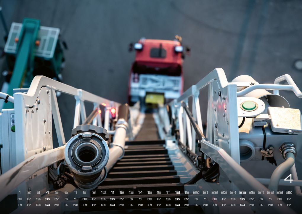 Weitere Ansicht: FIREFIGHTER - Retter in der Not - Feuerwehr - 2027 - Kalender DIN A2