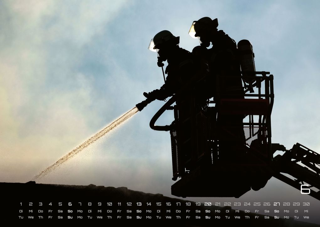 Weitere Ansicht: FIREFIGHTER - Retter in der Not - Feuerwehr - 2027 - Kalender DIN A2