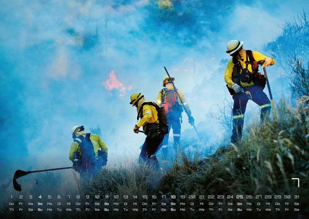 Weitere Ansicht: FIREFIGHTER - Retter in der Not - Feuerwehr - 2027 - Kalender DIN A2