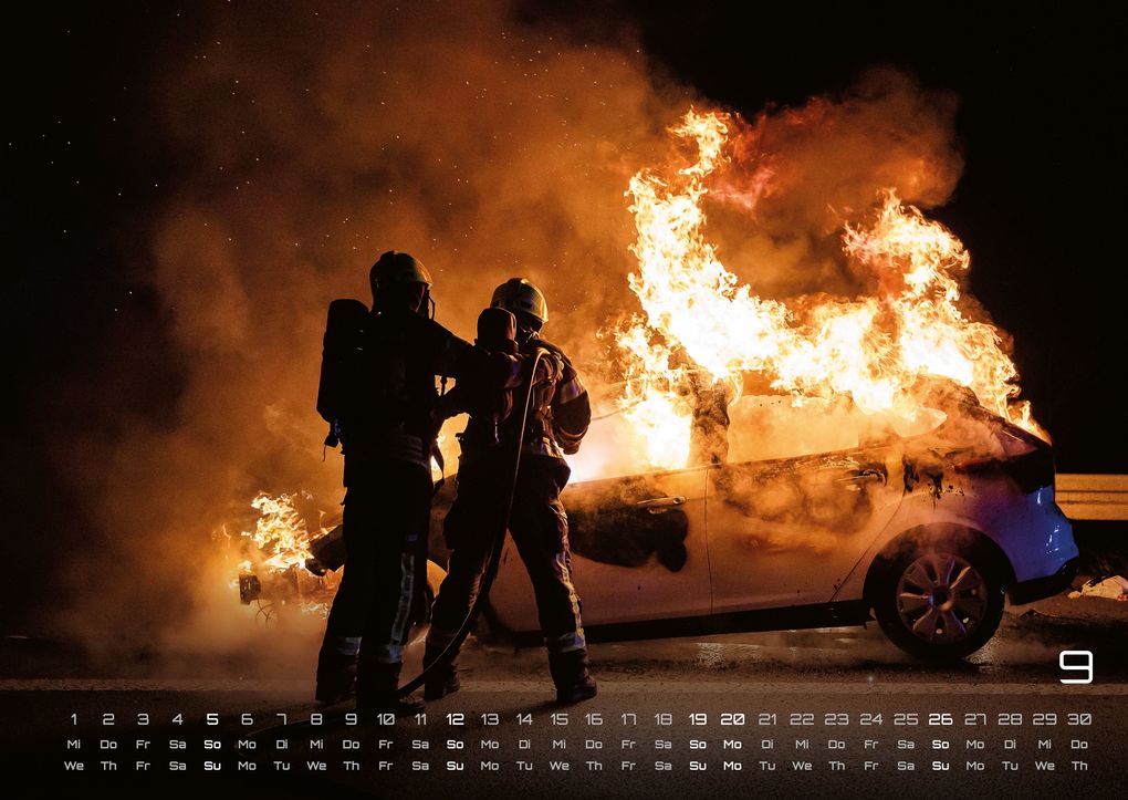 Weitere Ansicht: FIREFIGHTER - Retter in der Not - Feuerwehr - 2027 - Kalender DIN A2