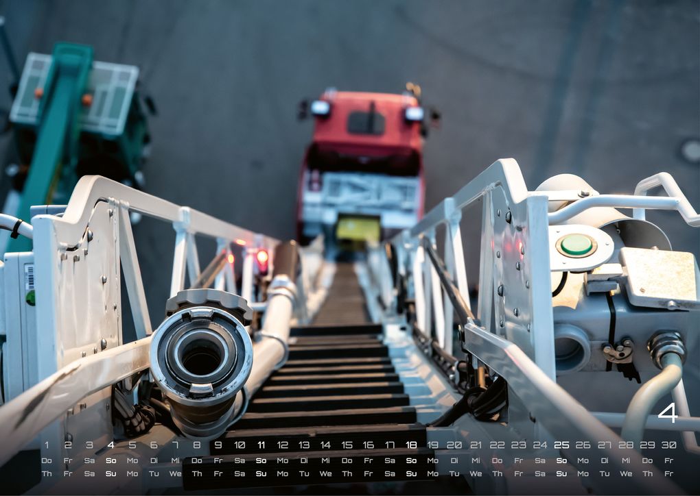 Weitere Ansicht: FIREFIGHTER - Retter in der Not - Feuerwehr - 2027 - Kalender DIN A3