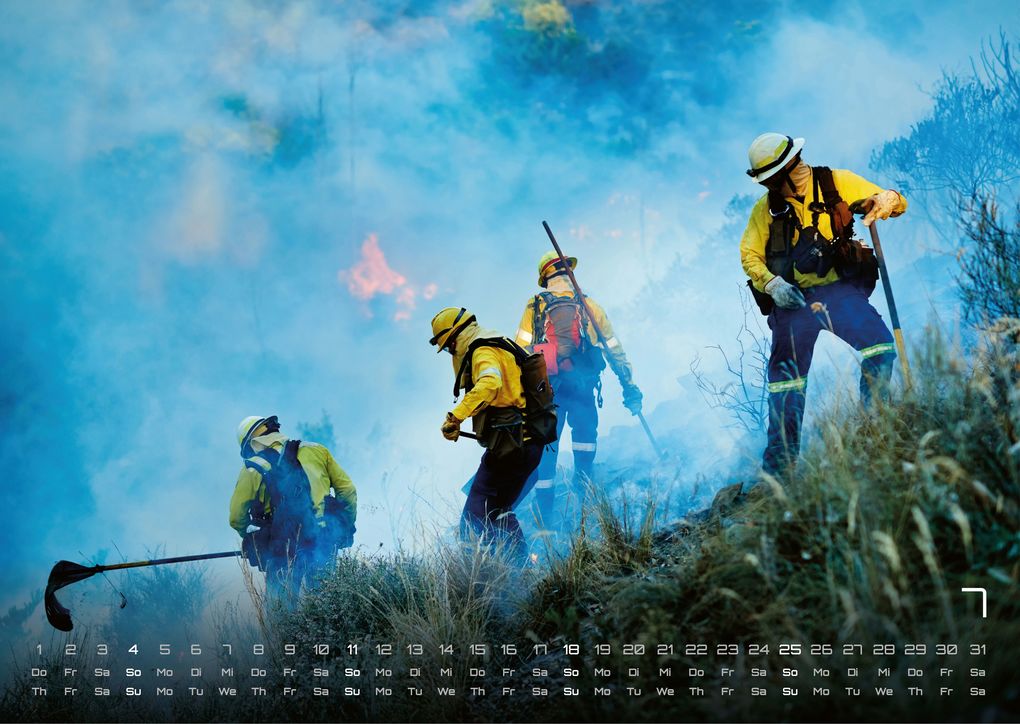 Weitere Ansicht: FIREFIGHTER - Retter in der Not - Feuerwehr - 2027 - Kalender DIN A3