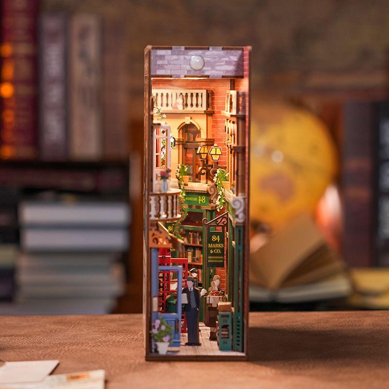Weitere Ansicht: Booknook 84 Charing Cross Road