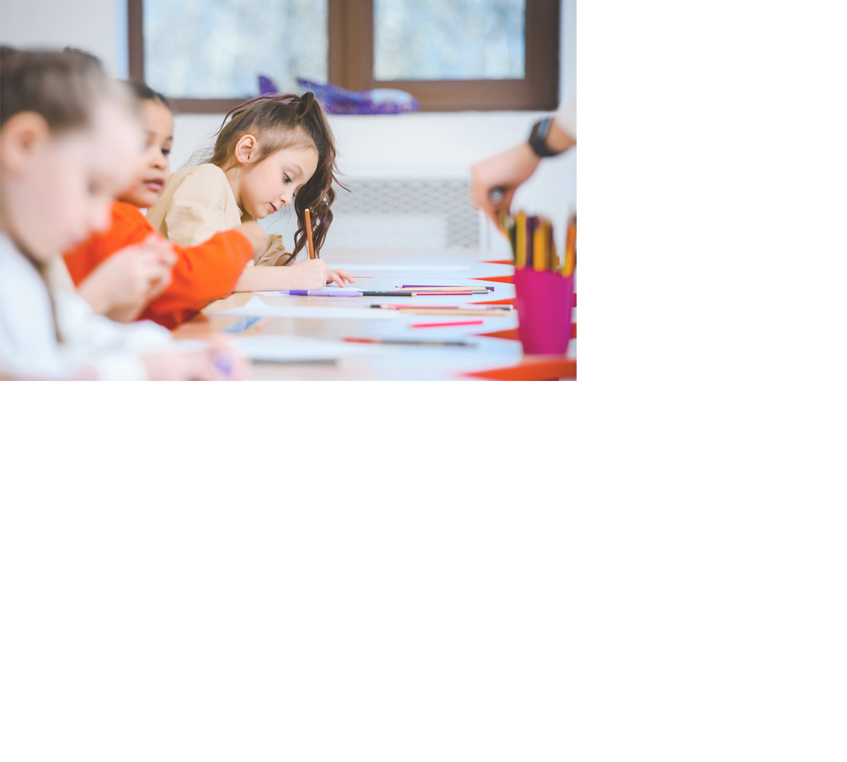 Kinder am Schreibtisch