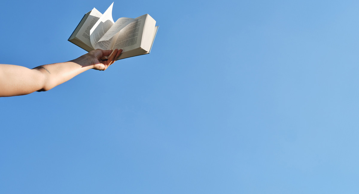 10 Bücher: Jeden Monat neue Buchtipps von unserer Buchhändler:innen